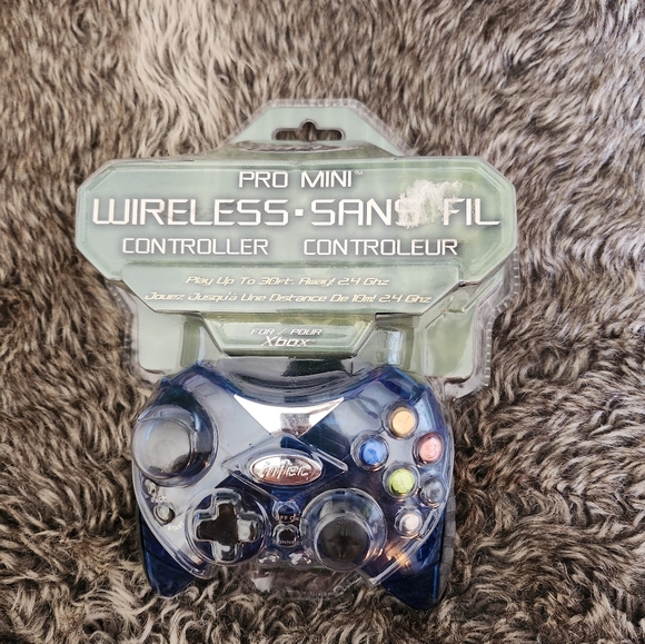 2005 XBox wireless controller (blue)- Brand new in box! - Picture 2 of 4